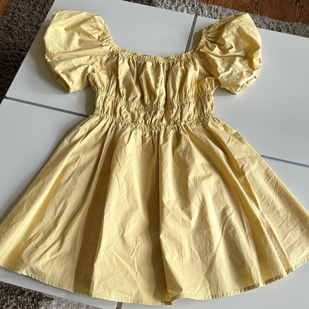 Fore puff sleeve dress